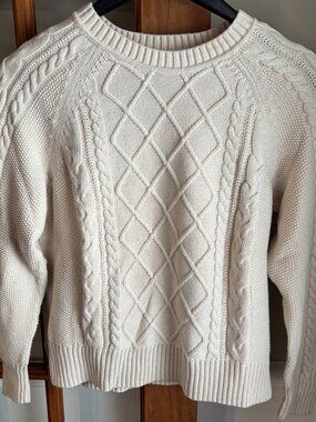 GAP Women Cable knit pull-over Chino color SZ: Large